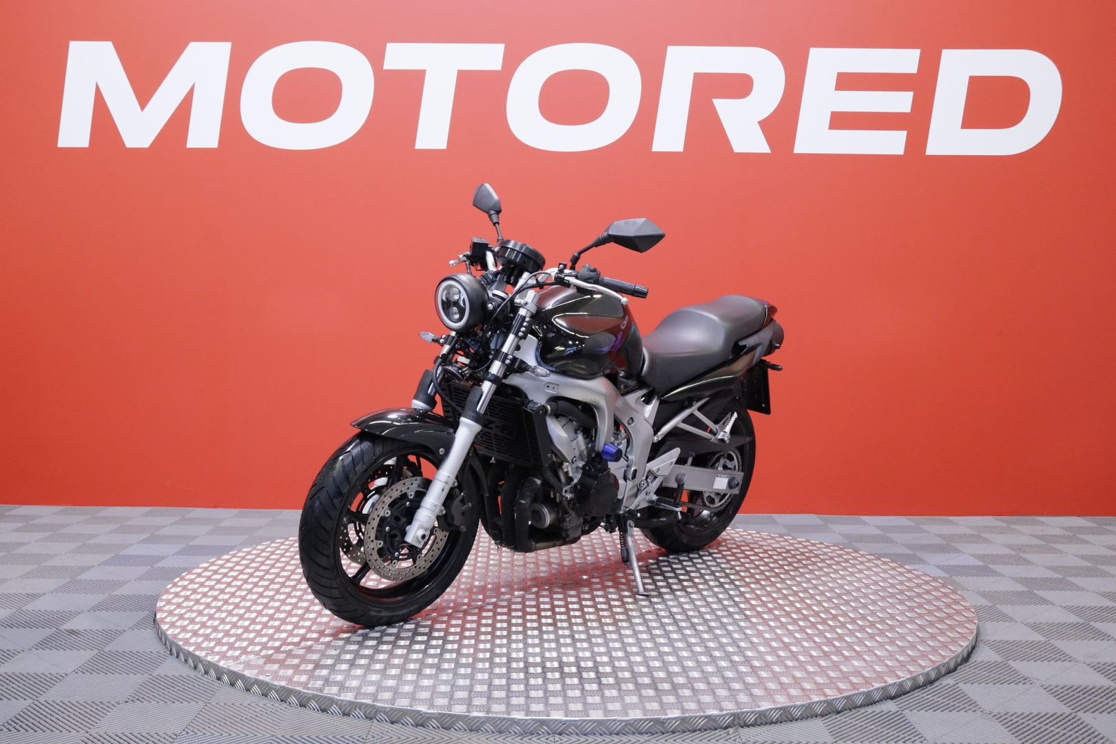 Yamaha - FZ6 - // Suomi-pyörä / LED / Kaatumatapit // - Moottoripyörä