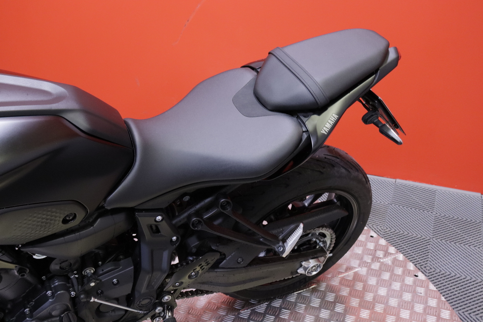 Yamaha - MT-07 - // Suomi-pyörä / Huoltokirja / TFT / Blackwidow // - Moottoripyörä