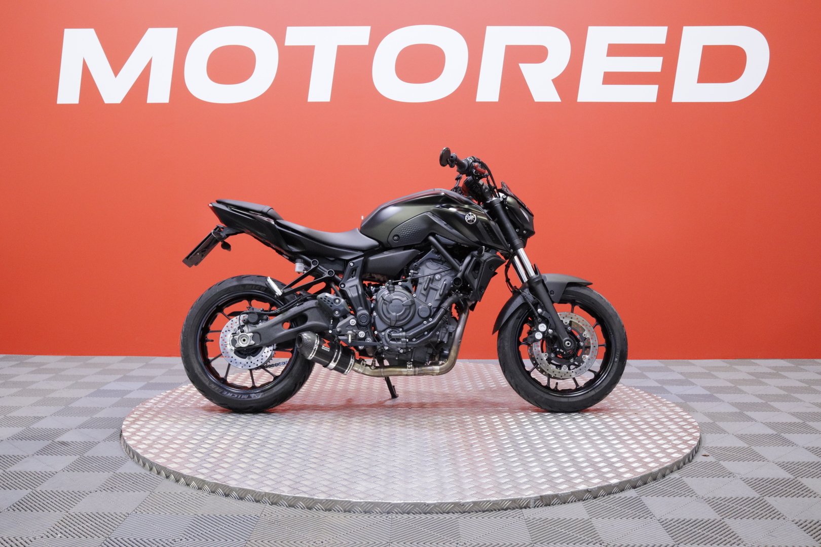 Yamaha - MT-07 - // Suomi-pyörä / Huoltokirja / TFT / Blackwidow // - Moottoripyörä