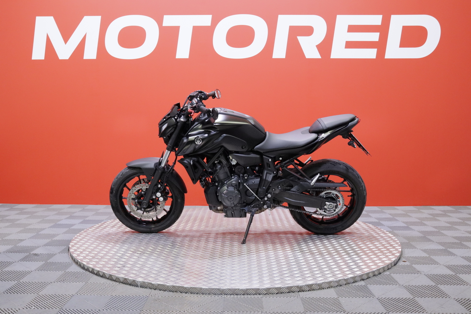 Yamaha - MT-07 - // Suomi-pyörä / Huoltokirja / TFT / Blackwidow // - Moottoripyörä