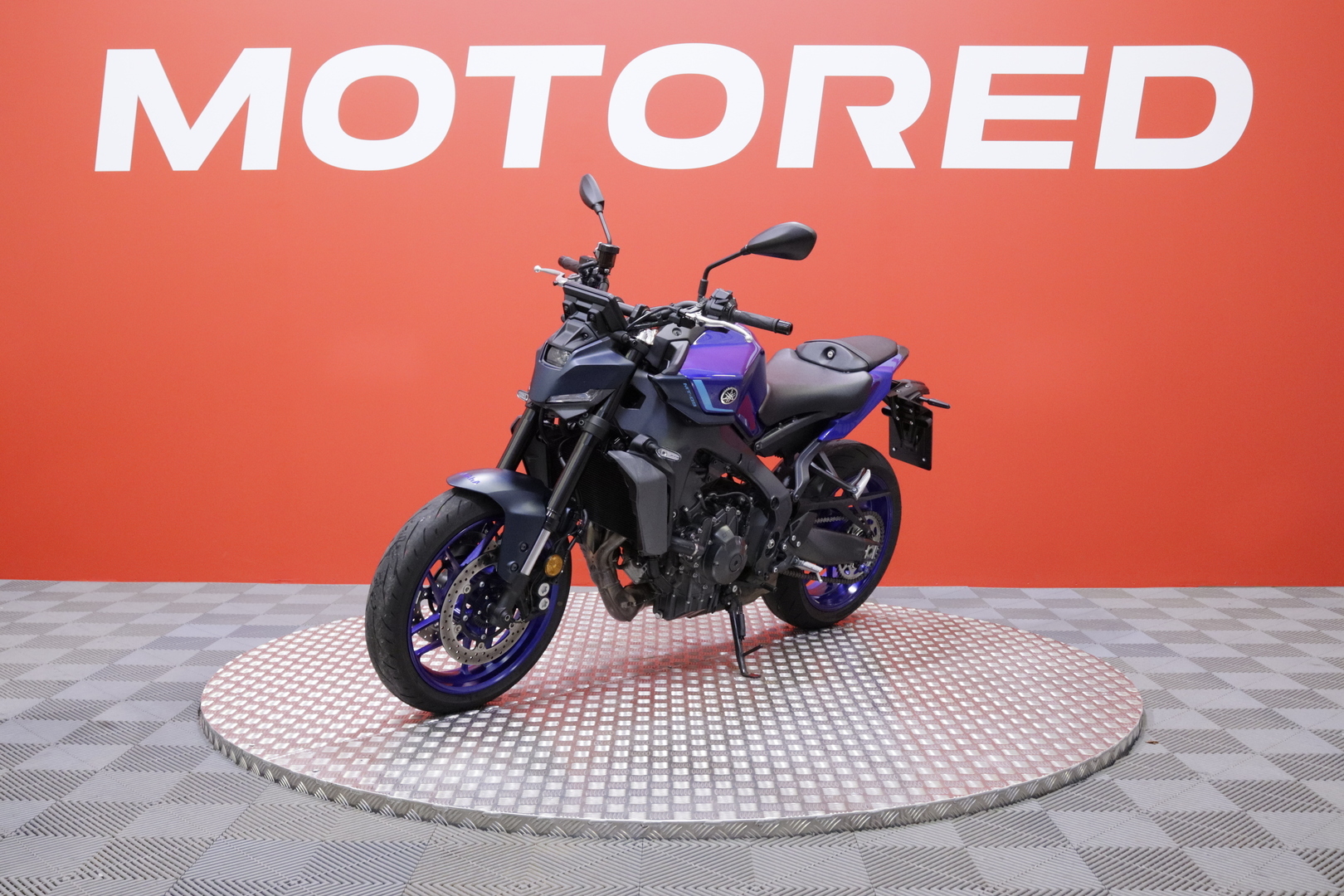 Yamaha - MT-09 - // Huoltokirja / TFT / Shifter / Ajomodet / Vakkari // - Moottoripyörä