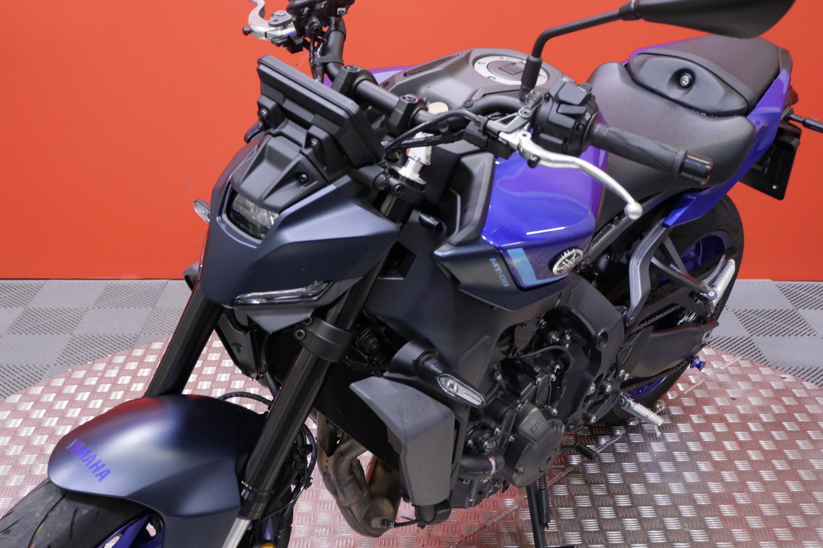 Yamaha - MT-09 - // Huoltokirja / TFT / Shifter / Ajomodet / Vakkari // - Moottoripyörä