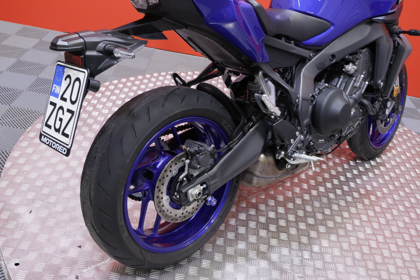Yamaha - MT-09 - // Huoltokirja / TFT / Shifter / Ajomodet / Vakkari // - Moottoripyörä