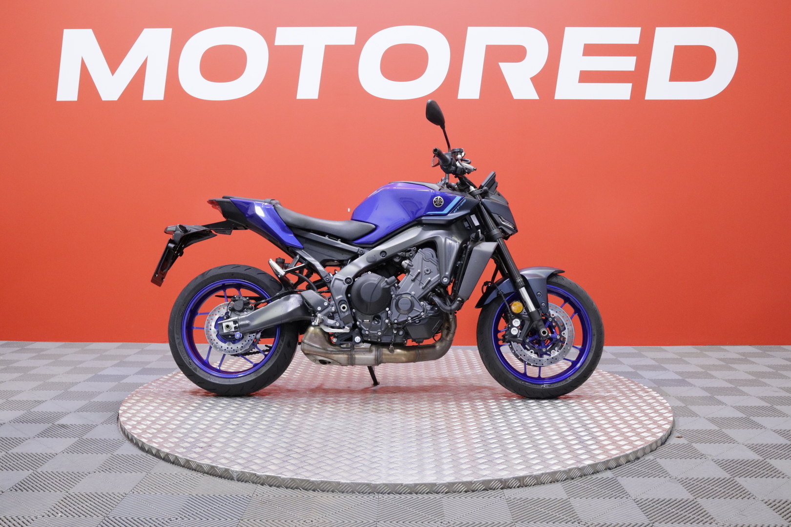 Yamaha - MT-09 - // Huoltokirja / TFT / Shifter / Ajomodet / Vakkari // - Moottoripyörä