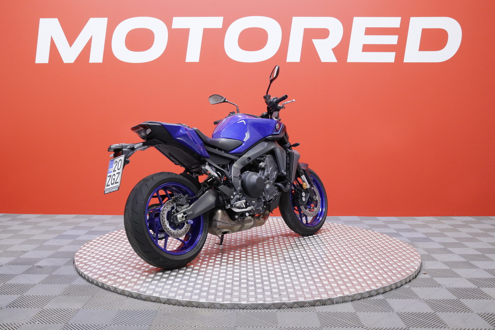 Yamaha - MT-09 - // Huoltokirja / TFT / Shifter / Ajomodet / Vakkari // - Moottoripyörä