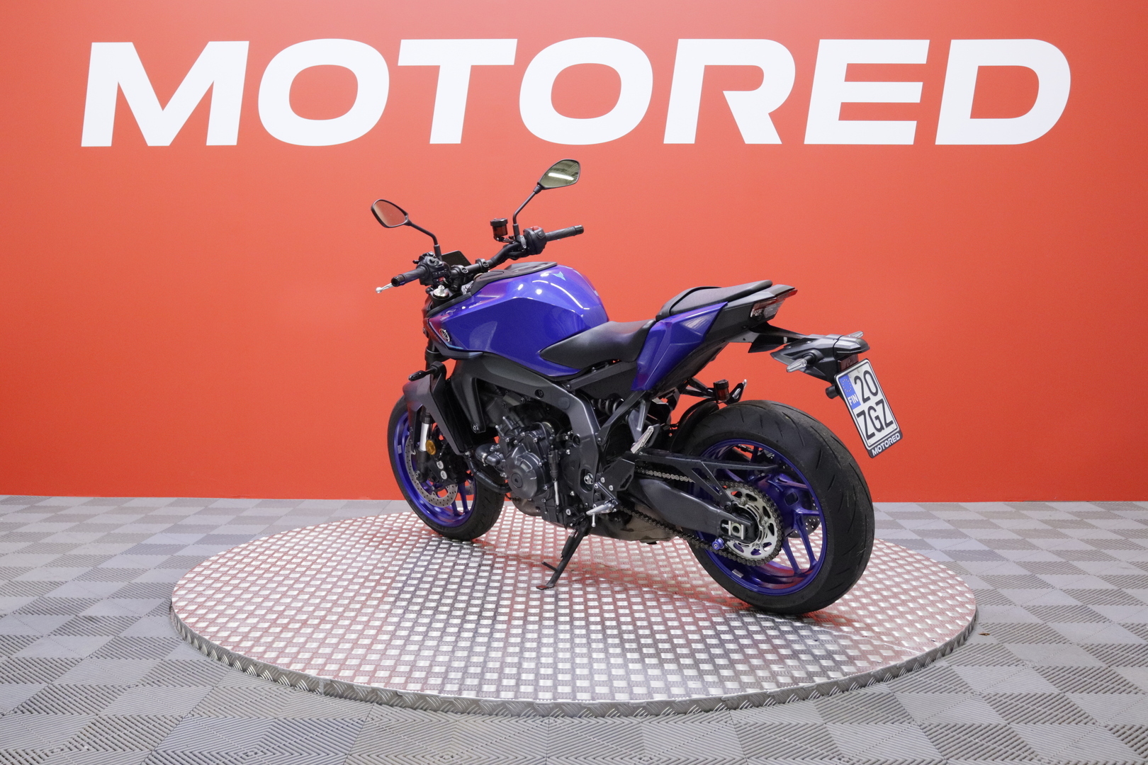 Yamaha - MT-09 - // Huoltokirja / TFT / Shifter / Ajomodet / Vakkari // - Moottoripyörä