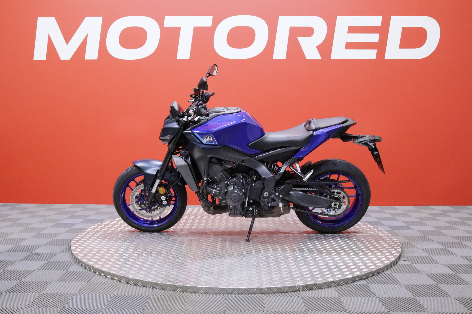 Yamaha - MT-09 - // Huoltokirja / TFT / Shifter / Ajomodet / Vakkari // - Moottoripyörä