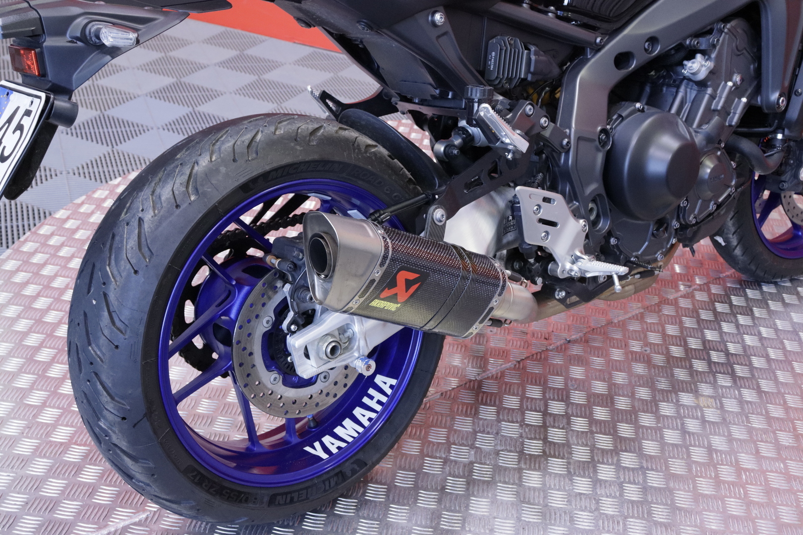 Yamaha - MT-09 - SP // Suomi-pyörä / Huoltokirja / Akrapovic // - Moottoripyörä