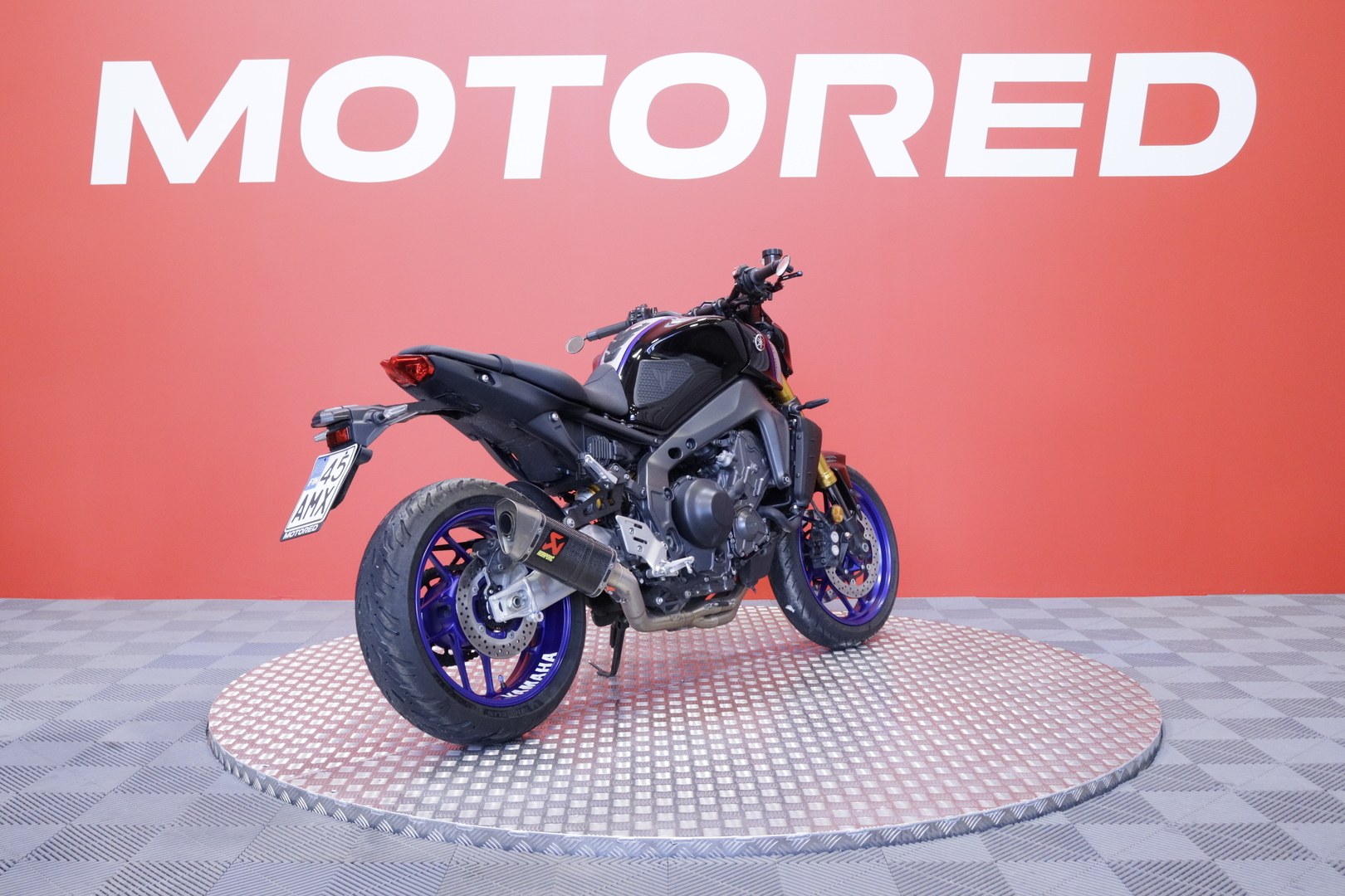 Yamaha - MT-09 - SP // Suomi-pyörä / Huoltokirja / Akrapovic // - Moottoripyörä