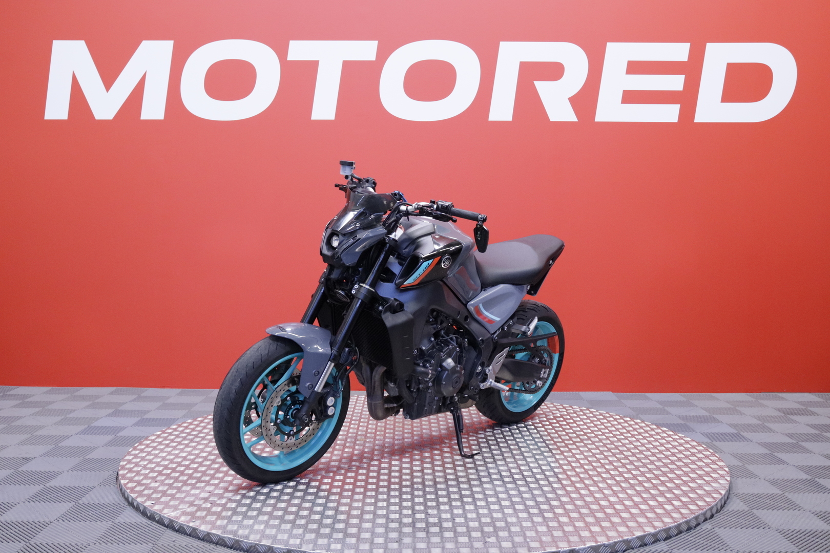 Yamaha - MT-09 - // Suomi-pyörä / Shifter / Akrapovic / TCS / Ajomodet // - Moottoripyörä