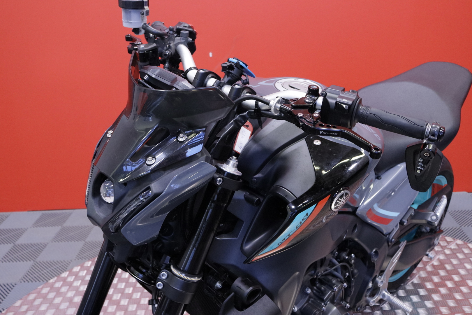 Yamaha - MT-09 - // Suomi-pyörä / Shifter / Akrapovic / TCS / Ajomodet // - Moottoripyörä
