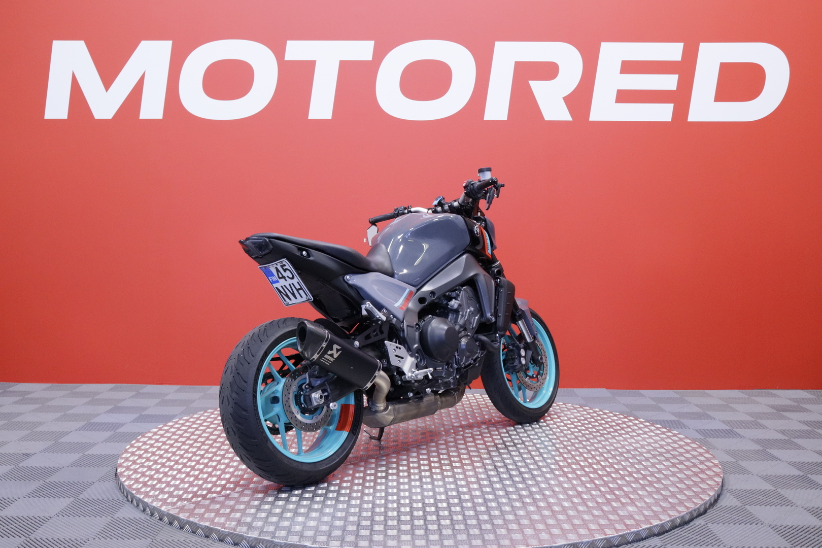 Yamaha - MT-09 - // Suomi-pyörä / Shifter / Akrapovic / TCS / Ajomodet // - Moottoripyörä