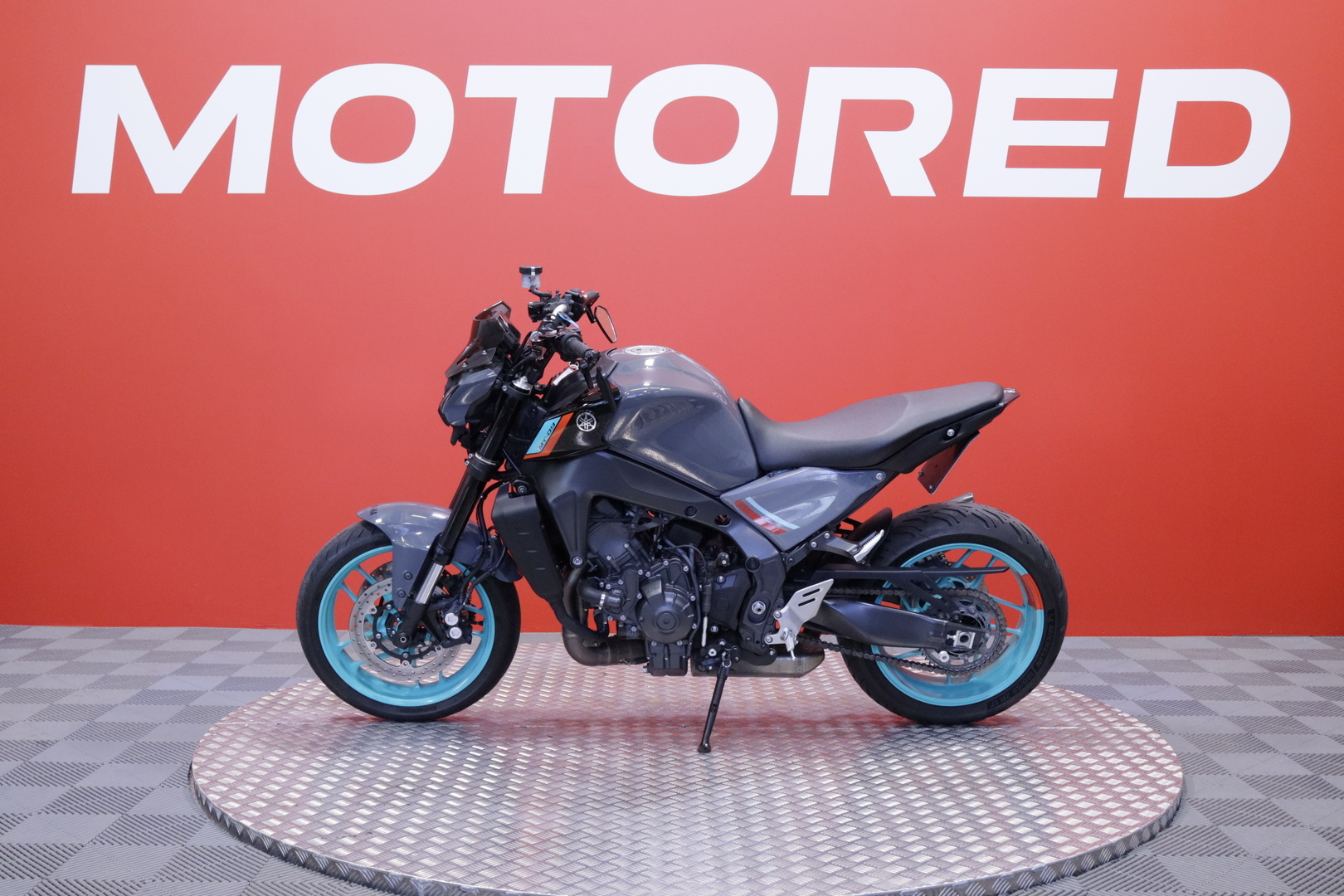 Yamaha - MT-09 - // Suomi-pyörä / Shifter / Akrapovic / TCS / Ajomodet // - Moottoripyörä