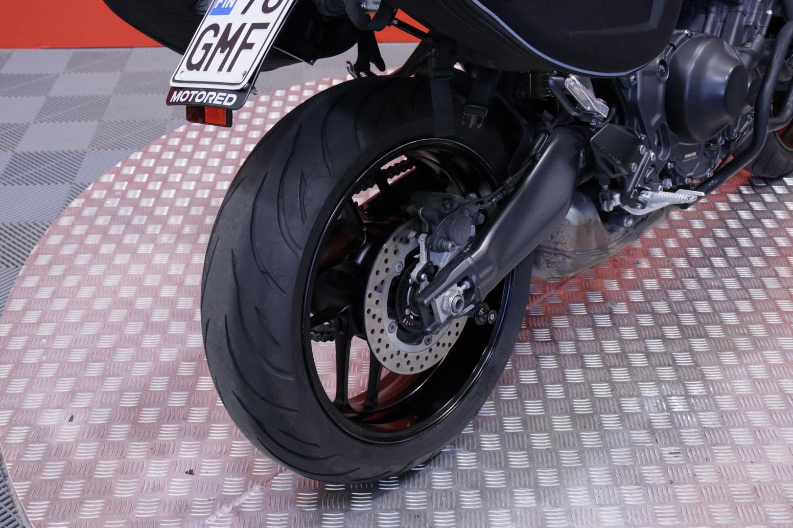 Yamaha - MT-09 - // Suomi-pyörä / Huoltokirja / Vakkari / Shifteri / Madallettu / Kaatumaraudat / Sivulaukut // - Moottoripyörä