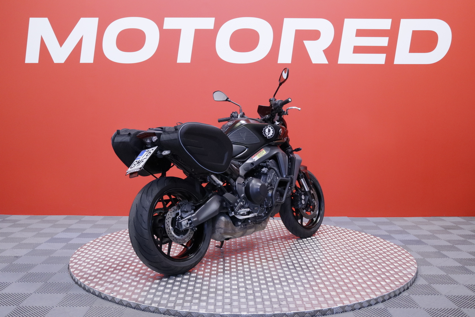 Yamaha - MT-09 - // Suomi-pyörä / Huoltokirja / Vakkari / Shifteri / Madallettu / Kaatumaraudat / Sivulaukut // - Moottoripyörä