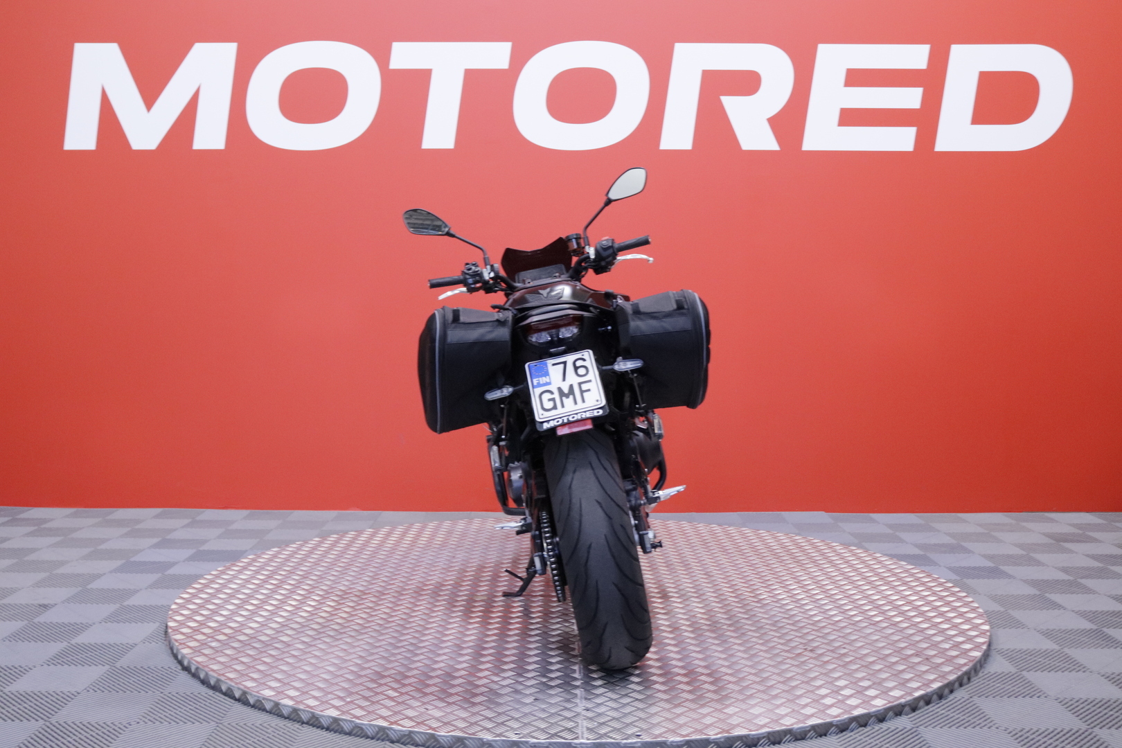 Yamaha - MT-09 - // Suomi-pyörä / Huoltokirja / Vakkari / Shifteri / Madallettu / Kaatumaraudat / Sivulaukut // - Moottoripyörä