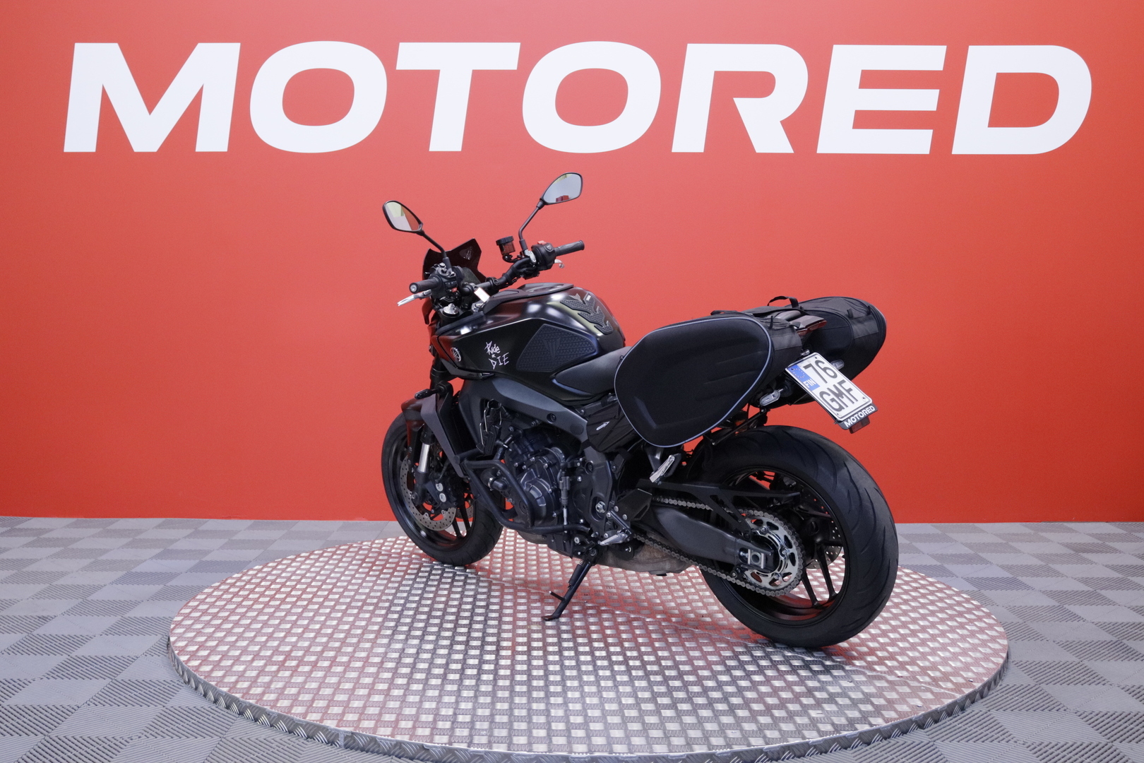 Yamaha - MT-09 - // Suomi-pyörä / Huoltokirja / Vakkari / Shifteri / Madallettu / Kaatumaraudat / Sivulaukut // - Moottoripyörä