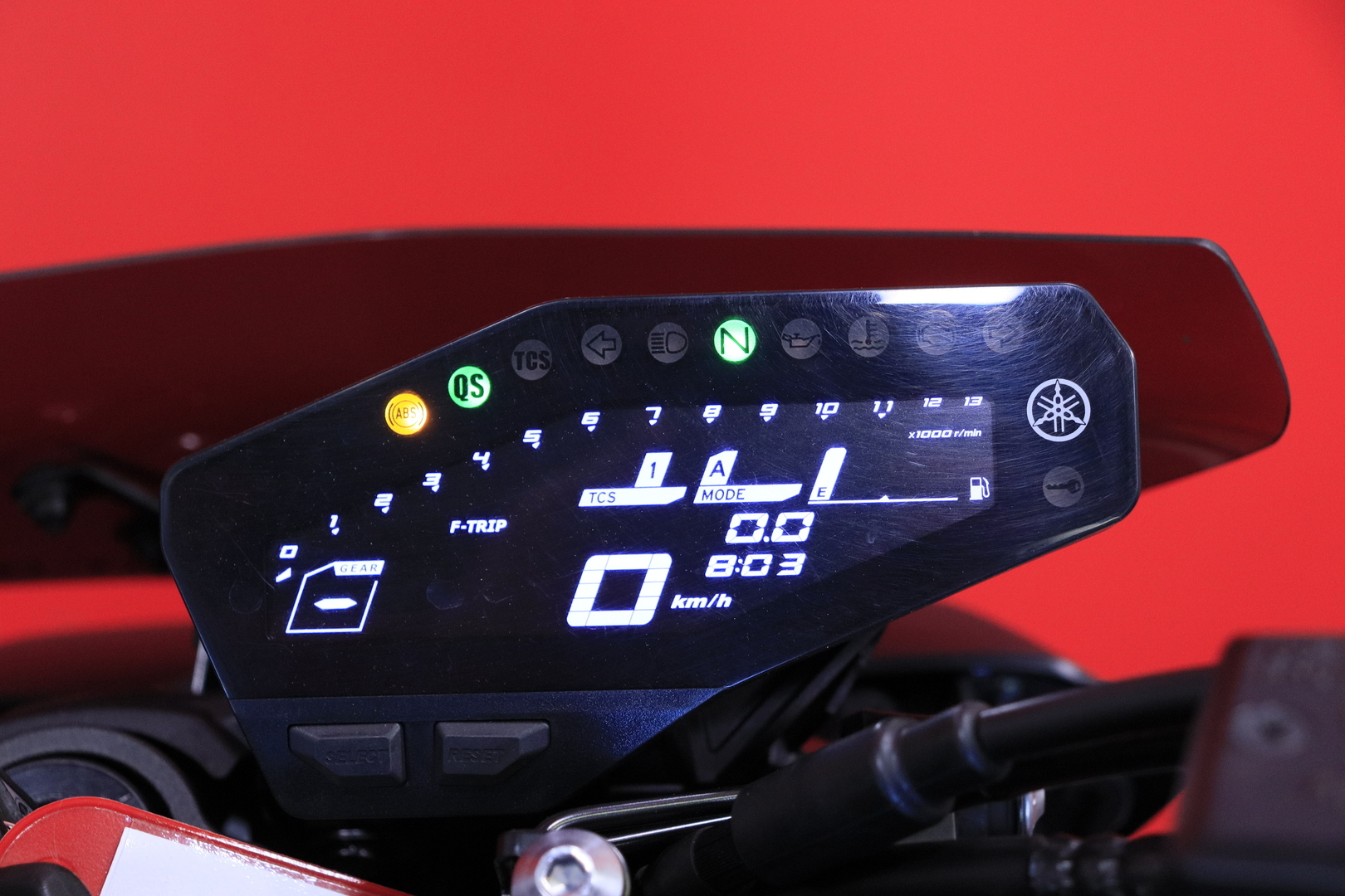 Yamaha - MT-09 - SP / Akrapovic / Huoltokirja / Öhlins / Shifter // - Moottoripyörä