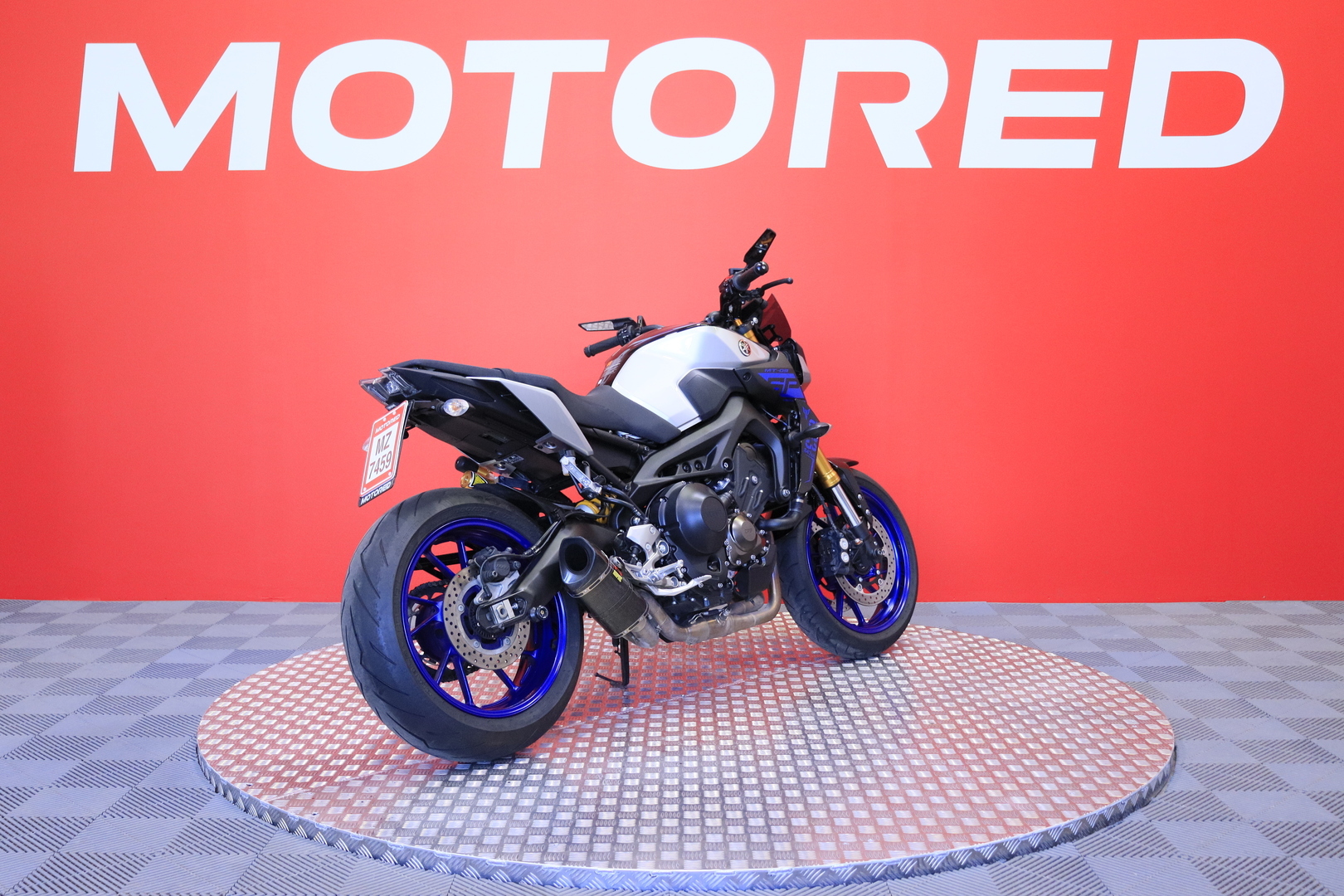 Yamaha - MT-09 - SP / Akrapovic / Huoltokirja / Öhlins / Shifter // - Moottoripyörä