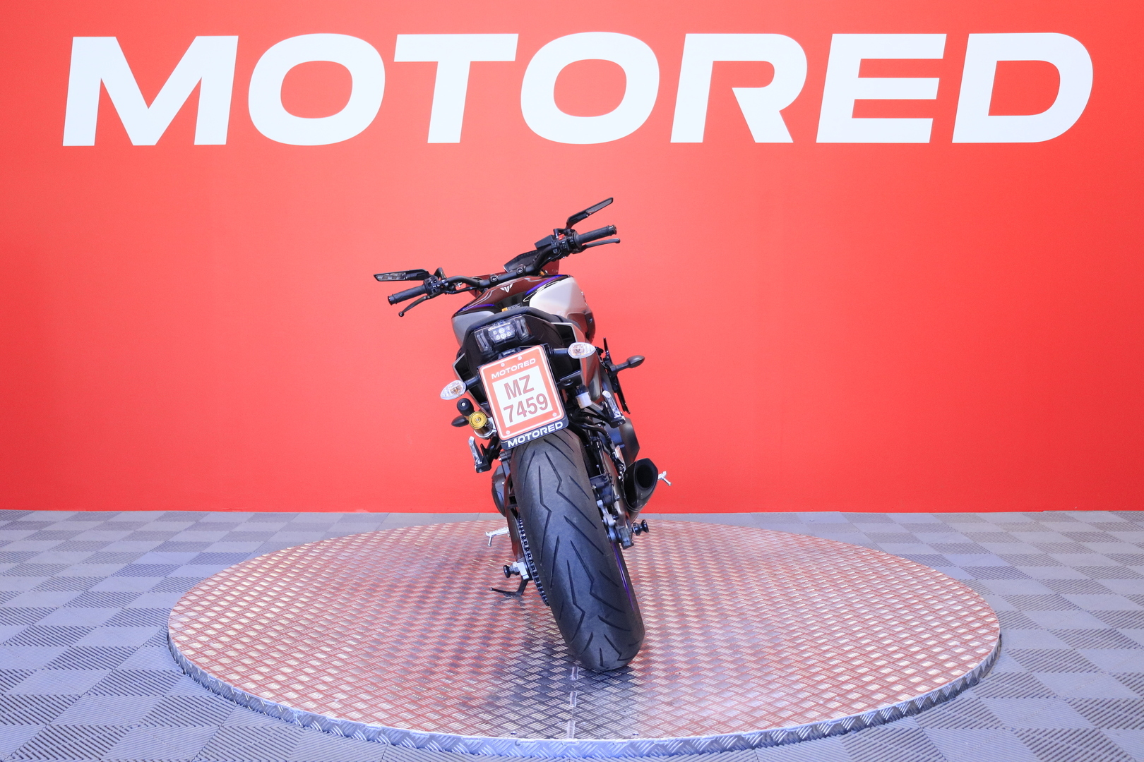 Yamaha - MT-09 - SP / Akrapovic / Huoltokirja / Öhlins / Shifter // - Moottoripyörä