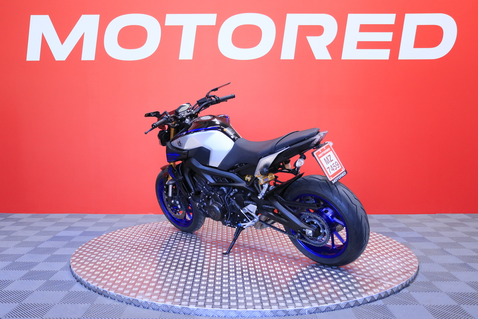 Yamaha - MT-09 - SP / Akrapovic / Huoltokirja / Öhlins / Shifter // - Moottoripyörä