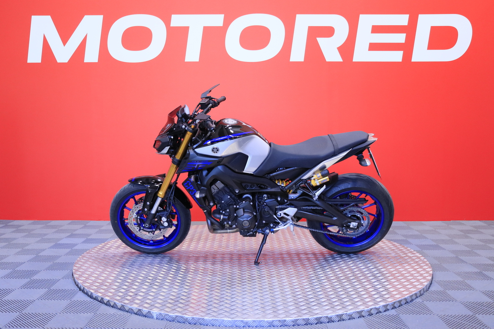 Yamaha - MT-09 - SP / Akrapovic / Huoltokirja / Öhlins / Shifter // - Moottoripyörä