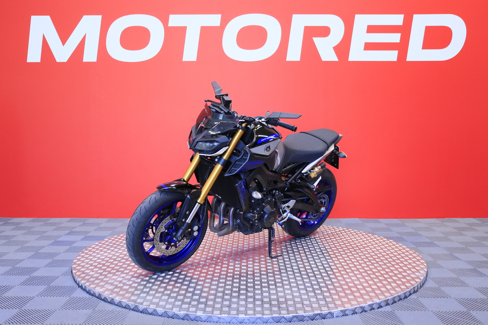 Yamaha - MT-09 - SP / Akrapovic / Huoltokirja / Öhlins / Shifter // - Moottoripyörä