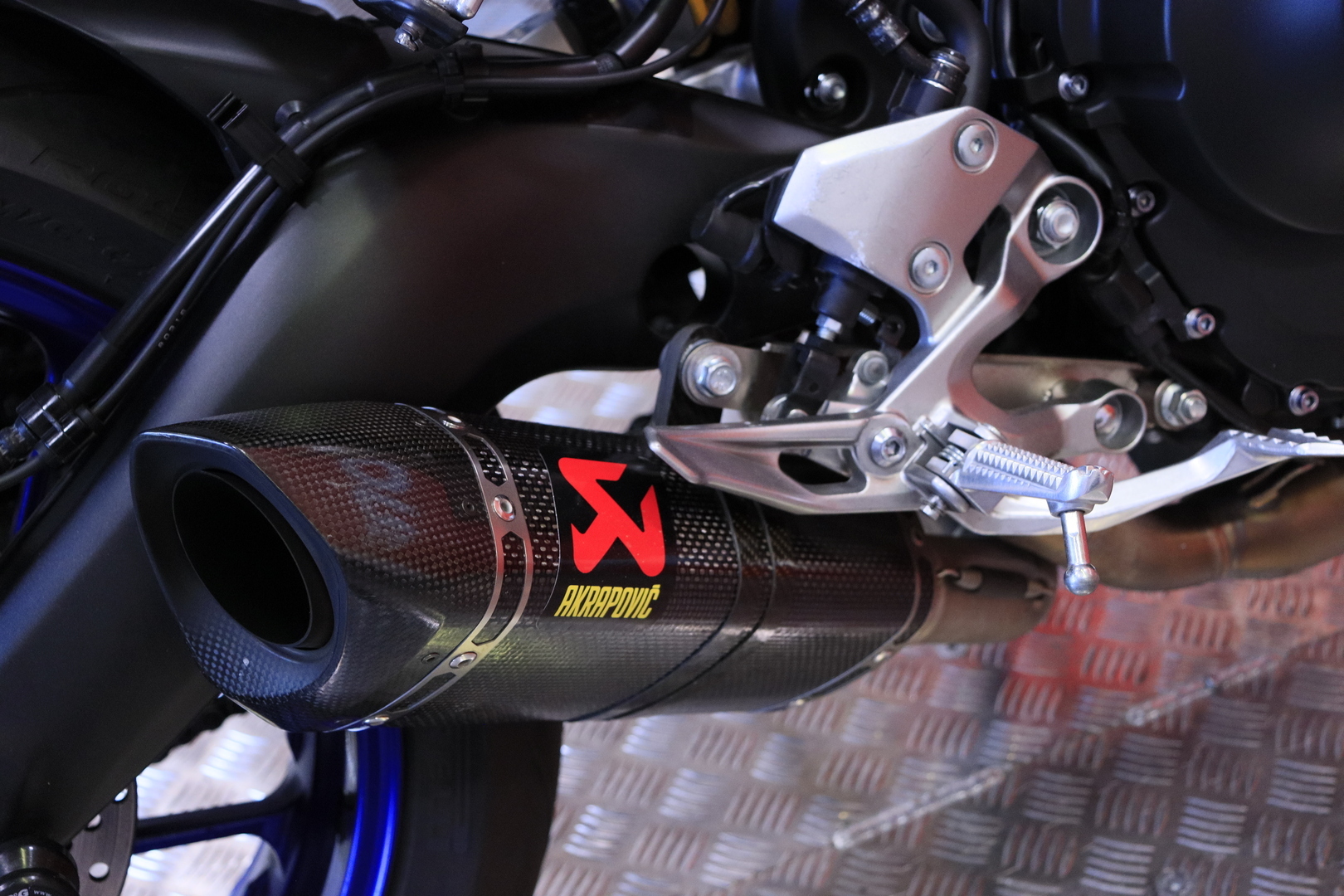 Yamaha - MT-09 - SP / Akrapovic / Huoltokirja / Öhlins / Shifter // - Moottoripyörä