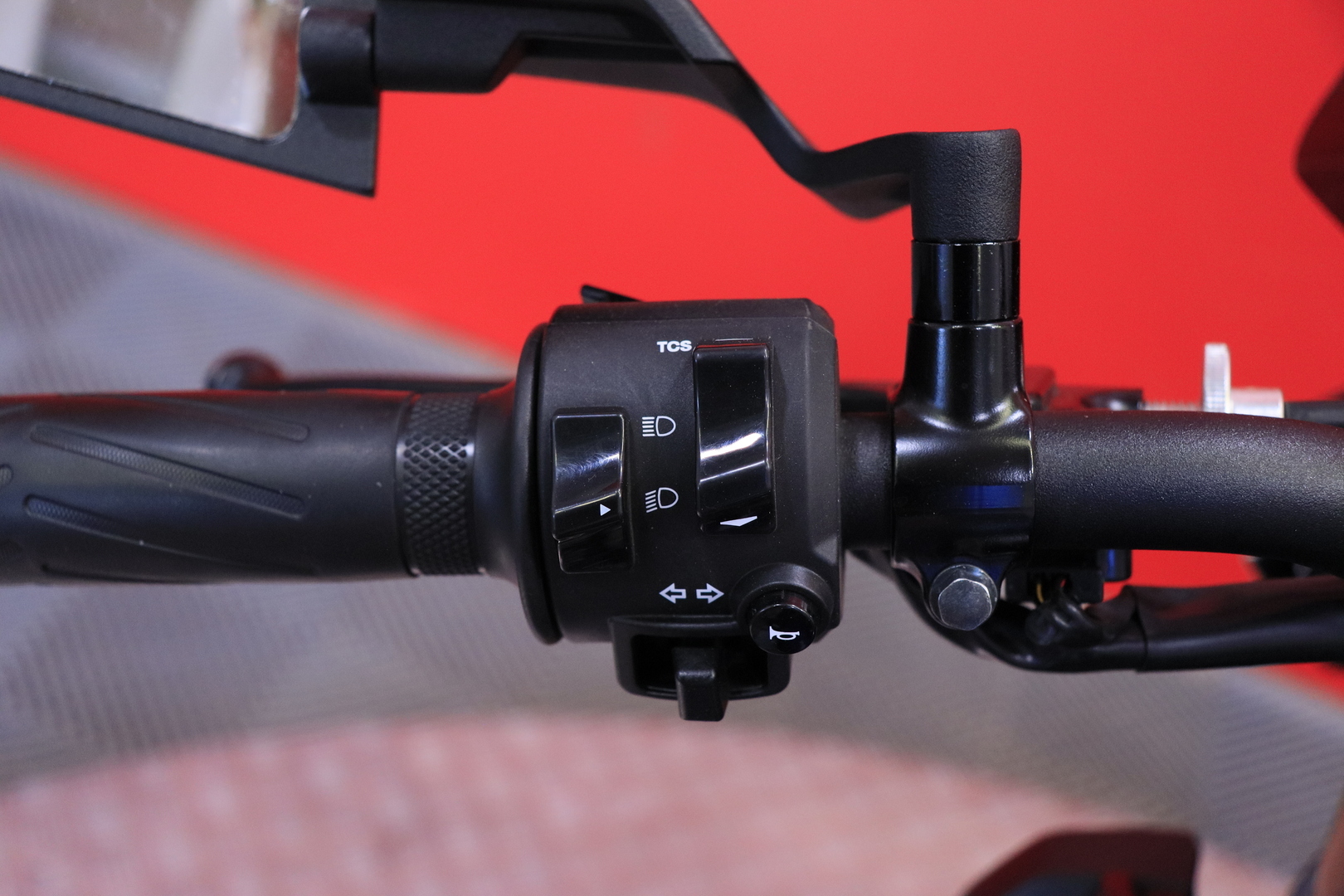Yamaha - MT-09 - SP / Akrapovic / Huoltokirja / Öhlins / Shifter // - Moottoripyörä