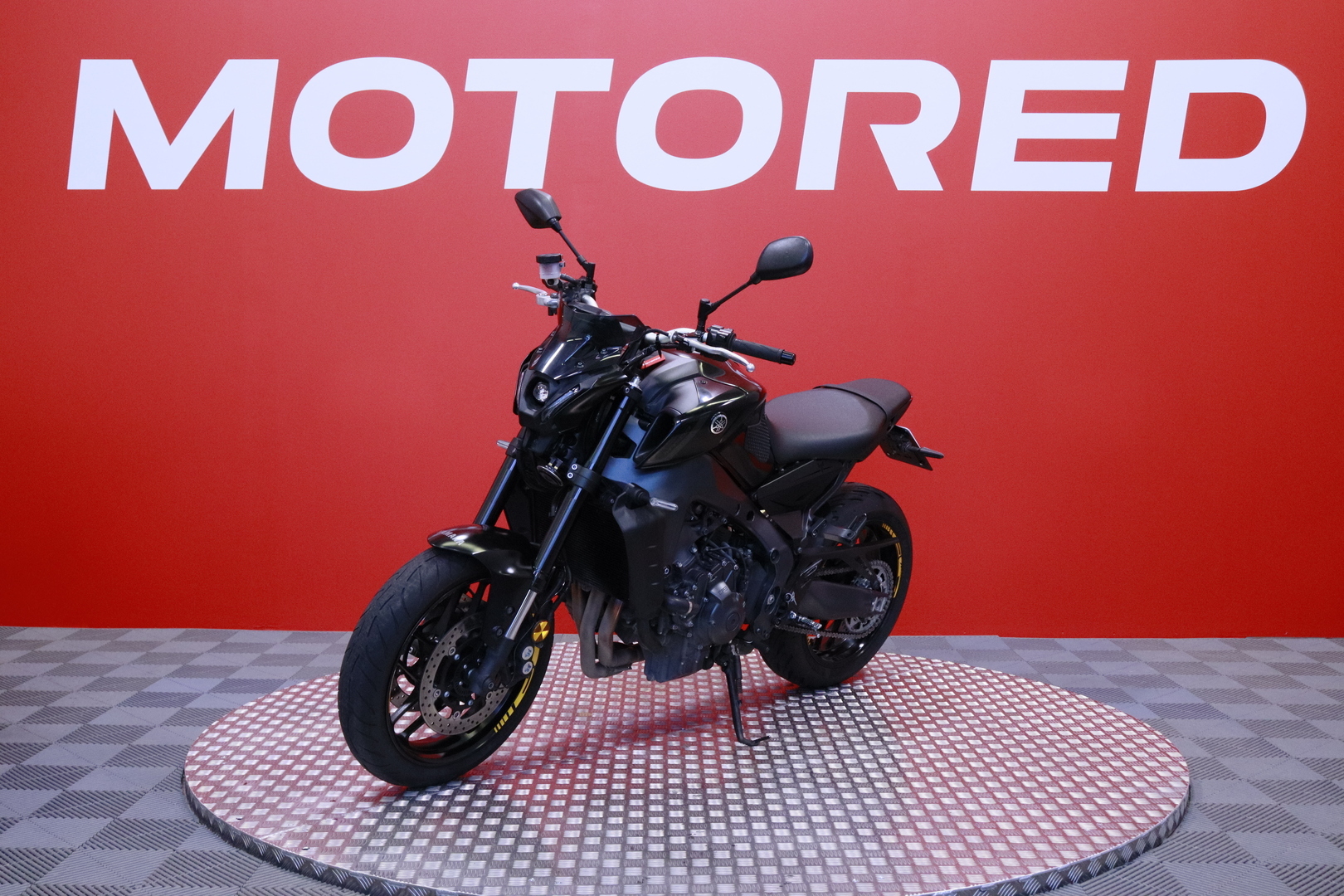 Yamaha - MT-09 - // Shifter / Dominator / TCS // - Moottoripyörä