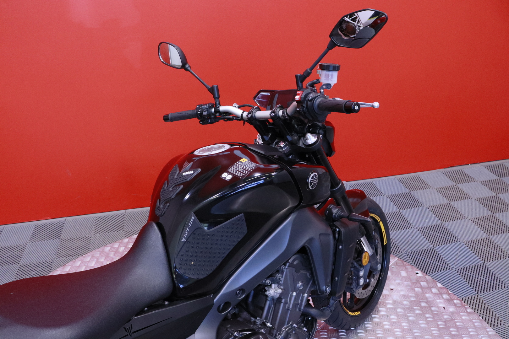 Yamaha - MT-09 - // Huoltokirja / Shifter / Dominator / TCS // - Moottoripyörä