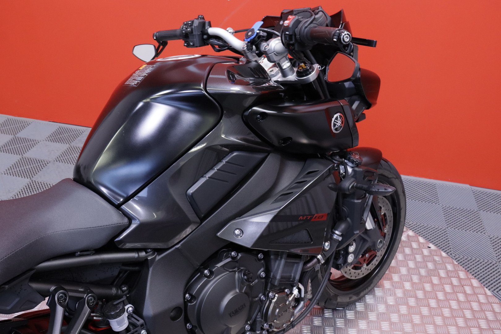 Yamaha - MT-10 - // Huoltokirja / Decat / Shifter / Penkitetty // - Moottoripyörä