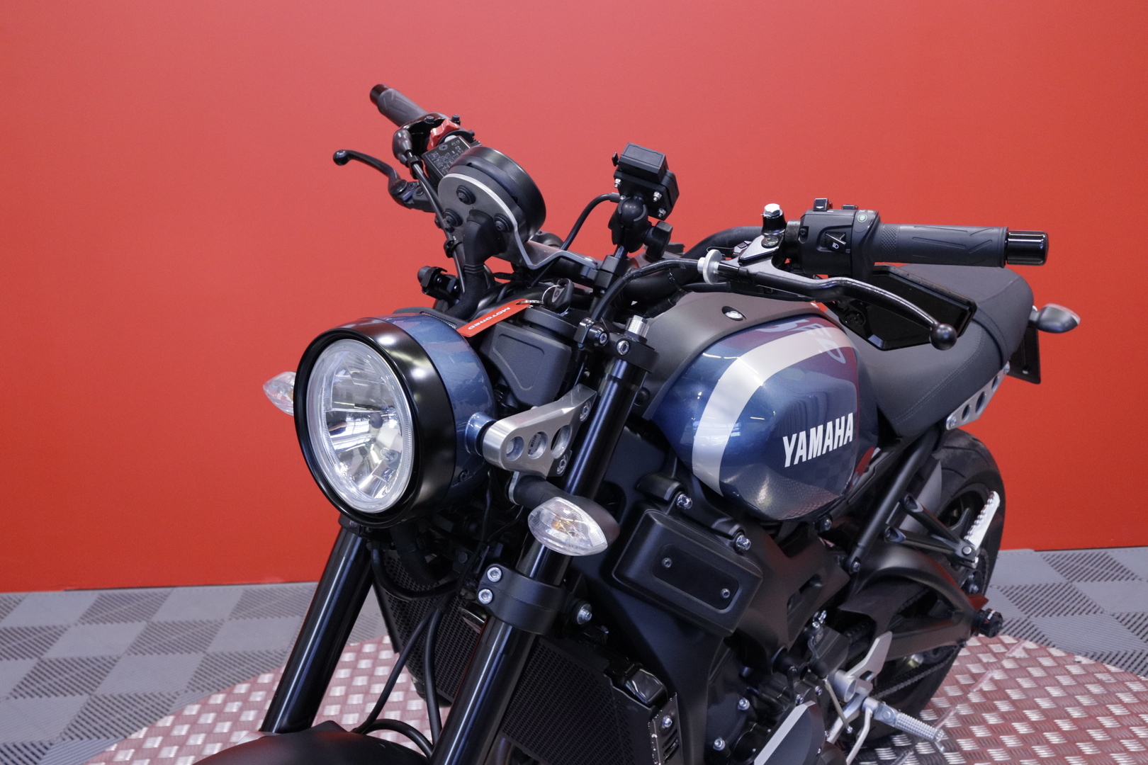 Yamaha - XSR - 900 // Akrapovic // - Moottoripyörä