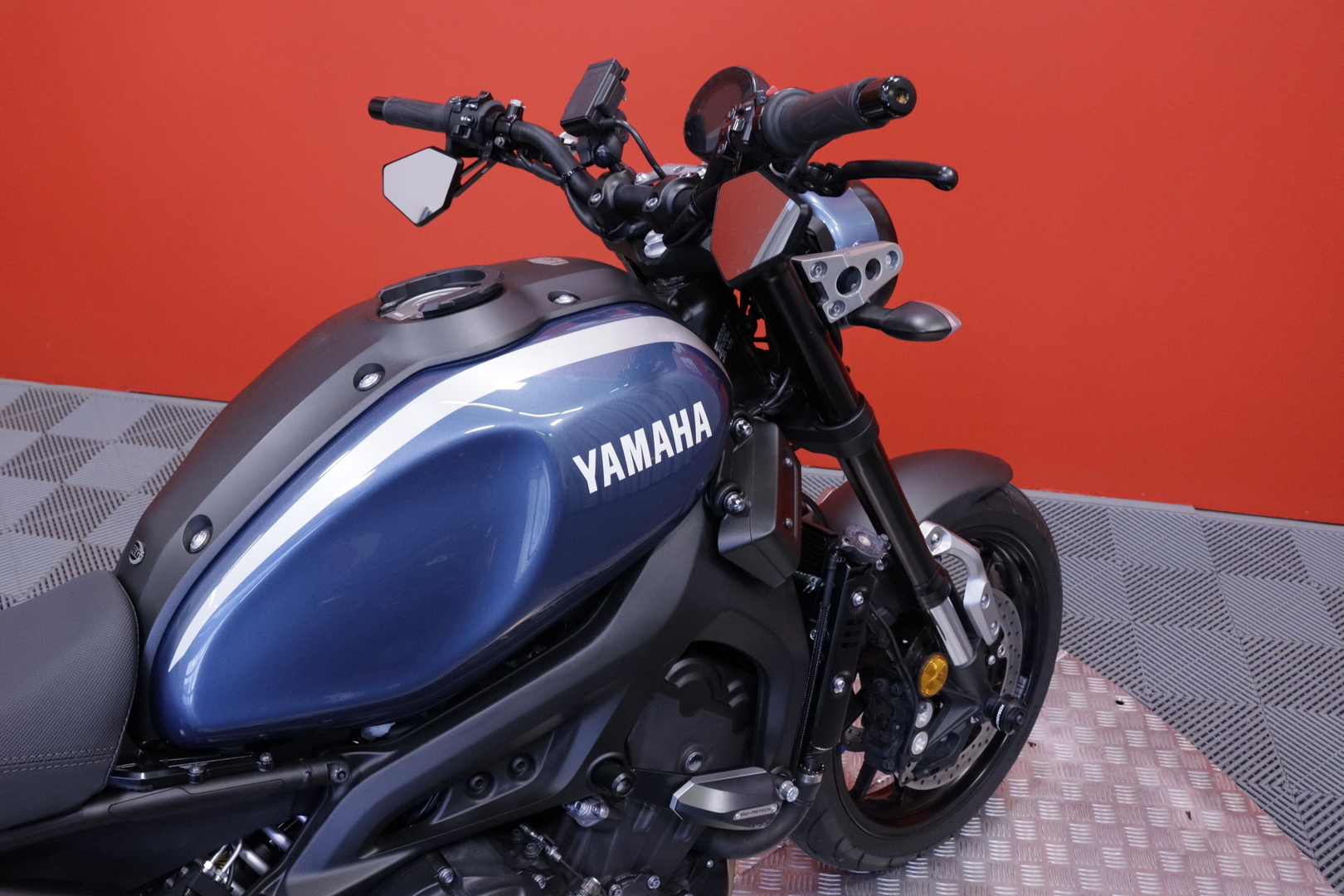 Yamaha - XSR - 900 // Akrapovic // - Moottoripyörä