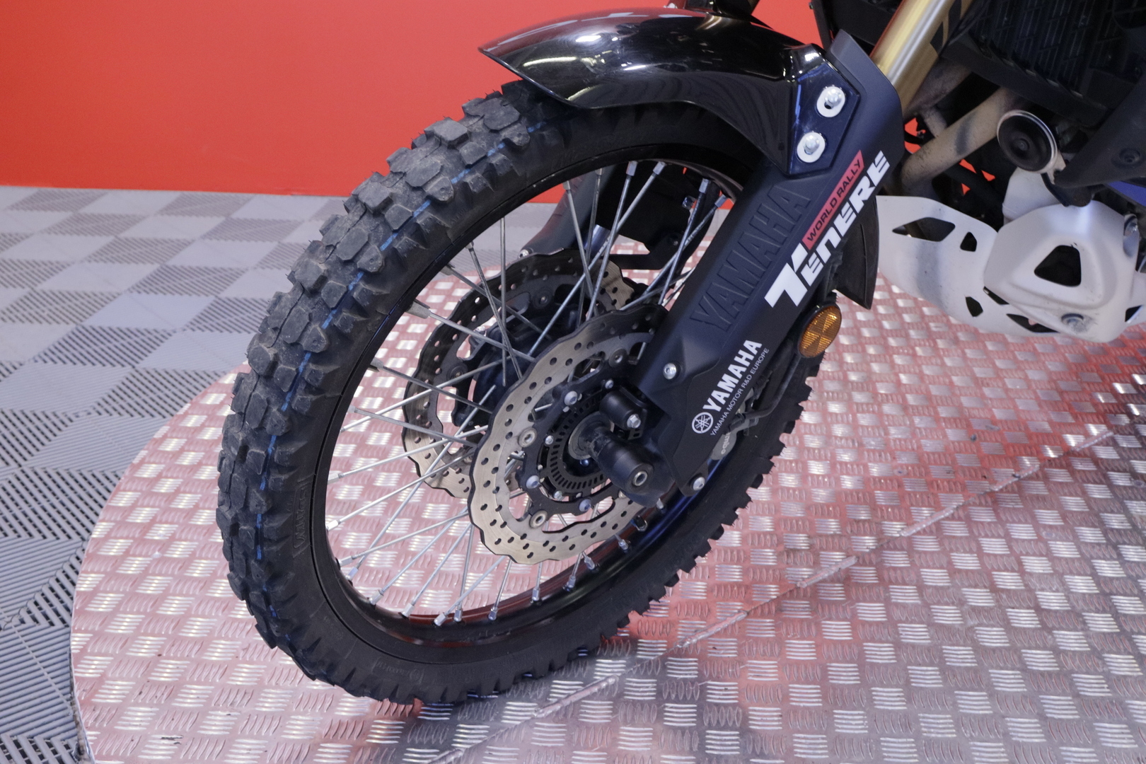 Yamaha - XTZ - 700 Tenere World Raid // Öhlins / Tuplatankki / KYB / Suomi-pyörä / Huoltokirja / Akrapovic // - Moottoripyörä