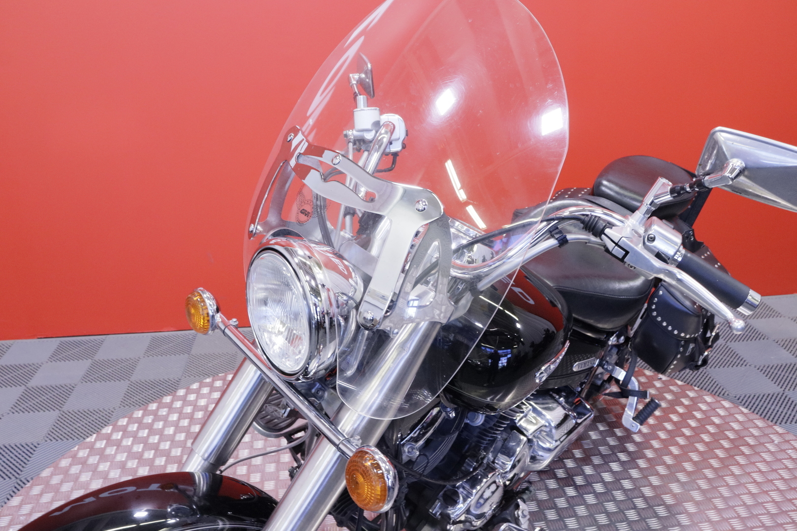 Yamaha - XVS - 650 Dragstar Classic // Suomi-pyörä / Huoltokirja / Vance & Hines / Sivulaukut // - Moottoripyörä