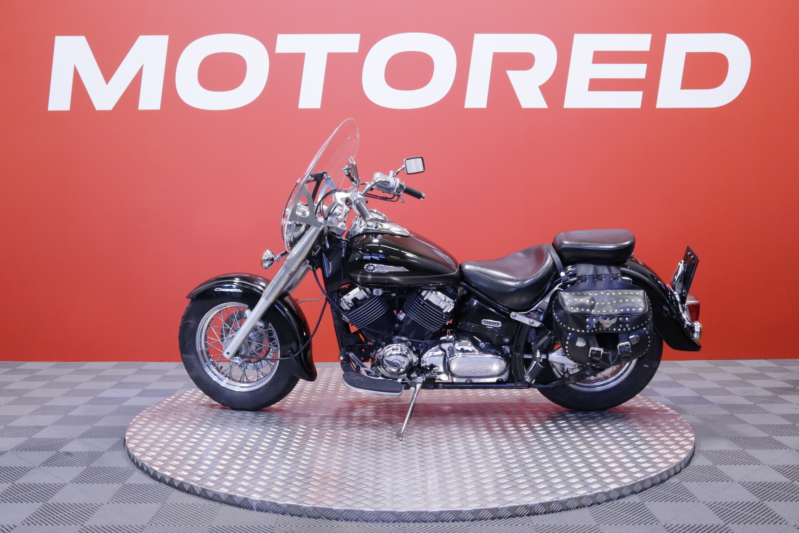Yamaha - XVS - 650 Dragstar Classic // Suomi-pyörä / Huoltokirja / Vance & Hines / Sivulaukut // - Moottoripyörä