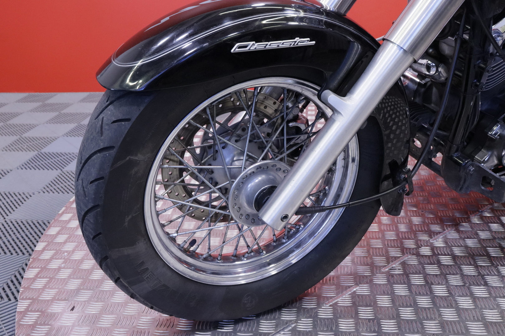 Yamaha - XVS - 650 Dragstar Classic // Suomi-pyörä / Huoltokirja / Vance & Hines / Sivulaukut // - Moottoripyörä