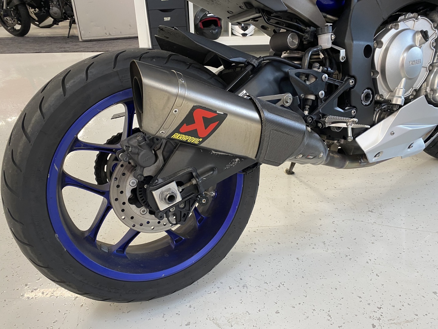 Yamaha - YZF-R1 - // Juuri saapunut / Suomi-pyörä / Huoltokirja / Akrapovic / TCS / SCS / Shifter / Ajomodet // - Moottoripyörä