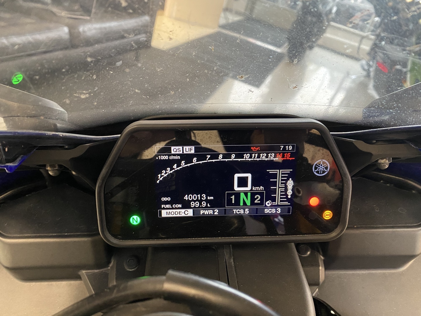 Yamaha - YZF-R1 - // Juuri saapunut / Suomi-pyörä / Huoltokirja / Akrapovic / TCS / SCS / Shifter / Ajomodet // - Moottoripyörä