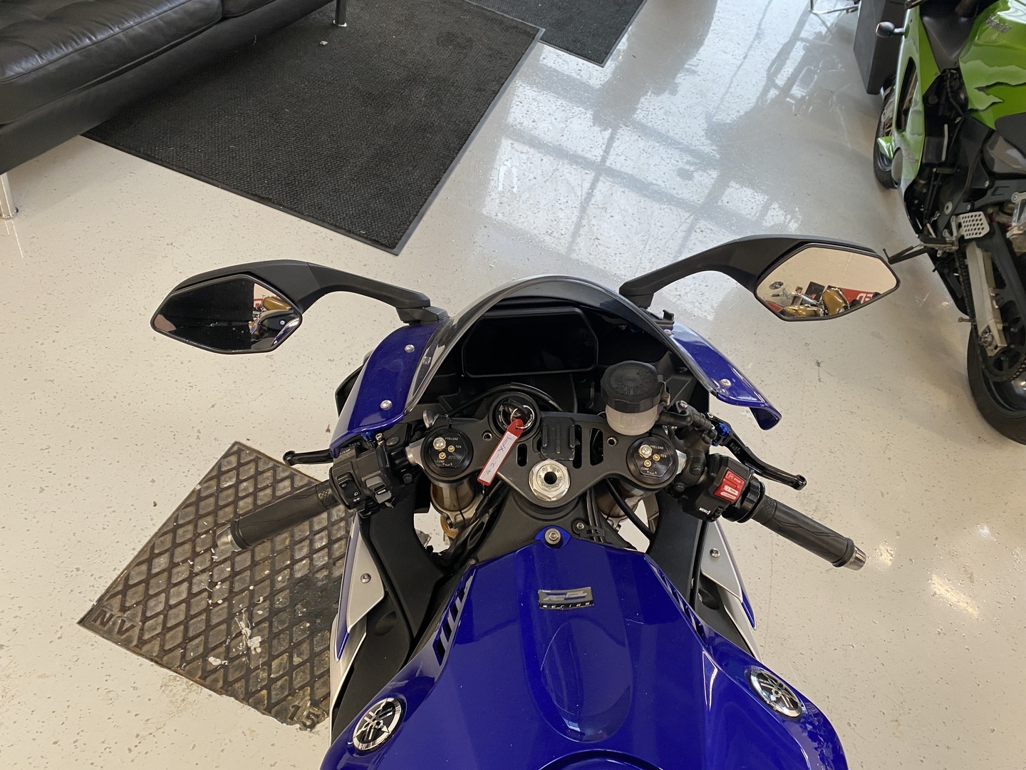Yamaha - YZF-R1 - // Juuri saapunut / Suomi-pyörä / Huoltokirja / Akrapovic / TCS / SCS / Shifter / Ajomodet // - Moottoripyörä