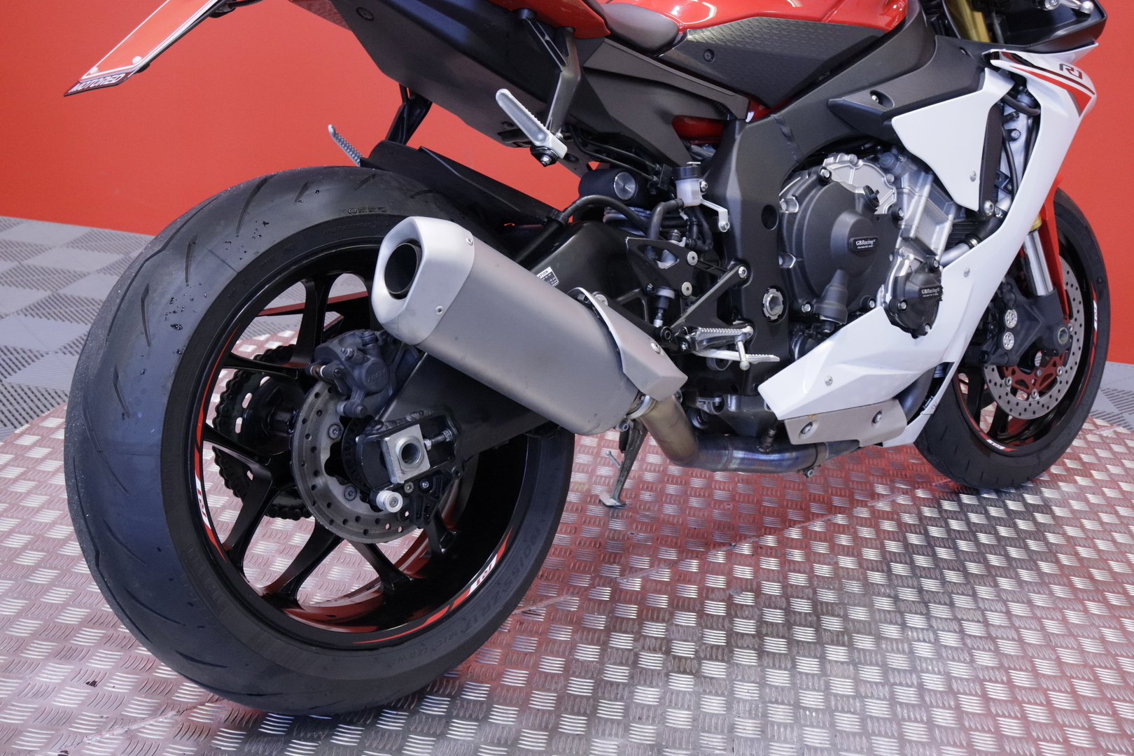 Yamaha - YZF-R1 - // Putkisto / Ohjelmoitu! / Täydellinen huoltokirja / Uudet renkaat! // - Moottoripyörä