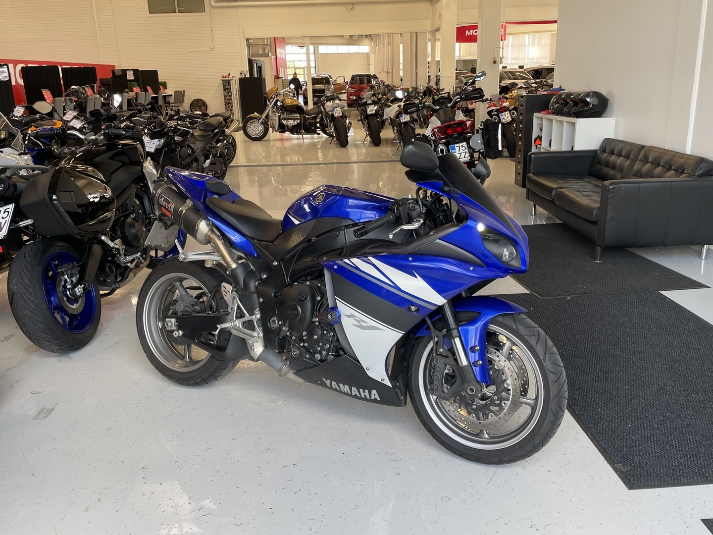 Yamaha - YZF-R1 - // Juuri saapunut! / Devil / Suomi-pyörä / Huoltokirja / Varashälytin / 3x Avaimet // - Moottoripyörä