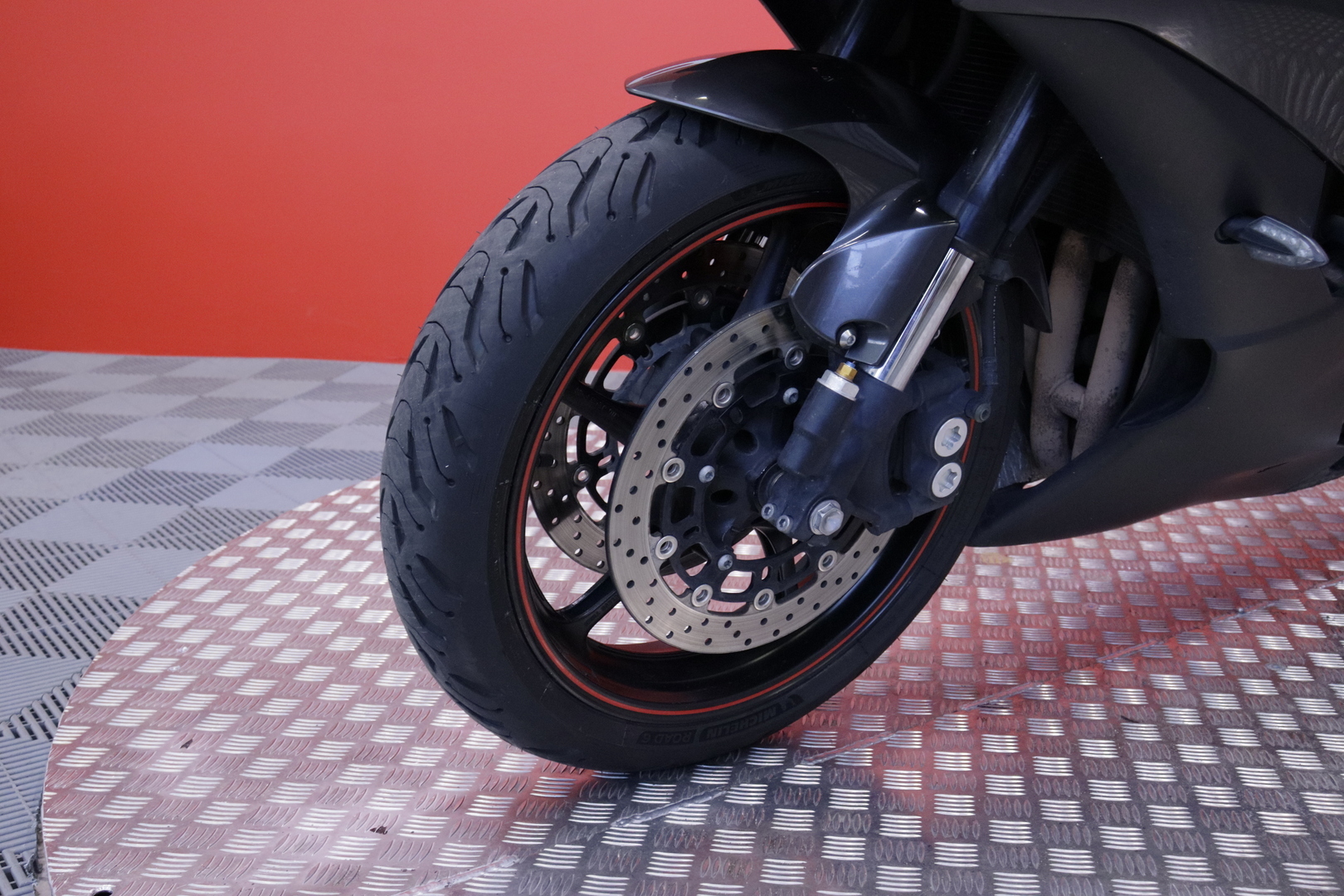 Yamaha - YZF-R6 - // Akrapovic Slipari / Uudet renkaat / Suomi-Pyörä / Kaatumatapit // - Moottoripyörä