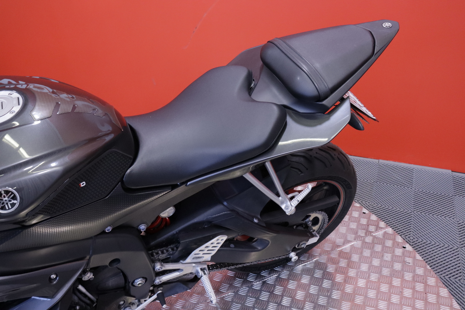 Yamaha - YZF-R6 - // Akrapovic Slipari / Uudet renkaat / Suomi-Pyörä / Kaatumatapit // - Moottoripyörä