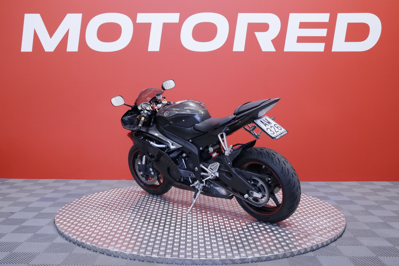 Yamaha - YZF-R6 - // Akrapovic Slipari / Uudet renkaat / Suomi-Pyörä / Kaatumatapit // - Moottoripyörä