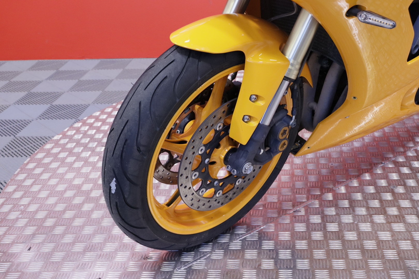 Yamaha - YZF-R6 - // Suomi-pyörä / Shifter / Leovince SBK // - Moottoripyörä