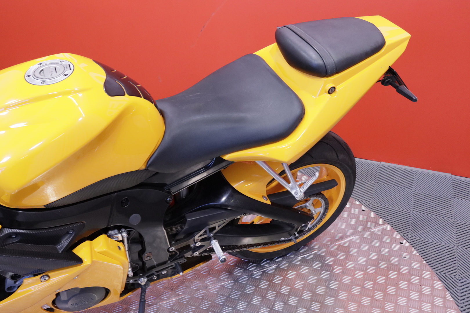 Yamaha - YZF-R6 - // Suomi-pyörä / Shifter / Leovince SBK // - Moottoripyörä