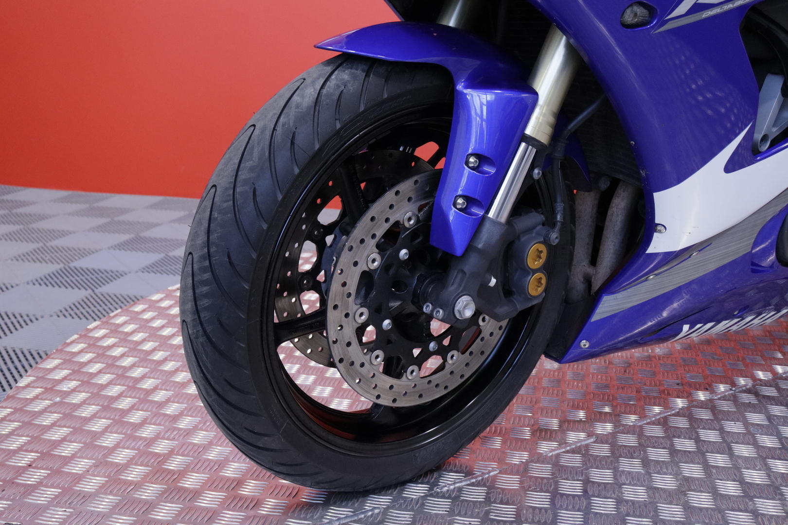 Yamaha - YZF-R6 - // Suomi-pyörä / Huoltokirja / Kaatumatapit // - Moottoripyörä
