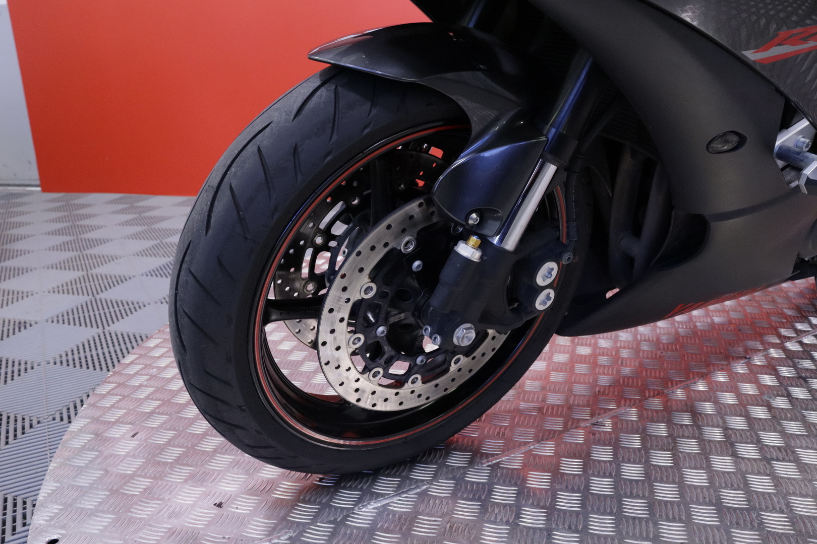 Yamaha - YZF-R6 - // Suomipyörä / Huoltokirja / SC slipari // - Moottoripyörä